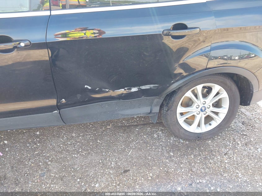 VIN 1FMCU0GD3JUD35947 2018 FORD ESCAPE SE