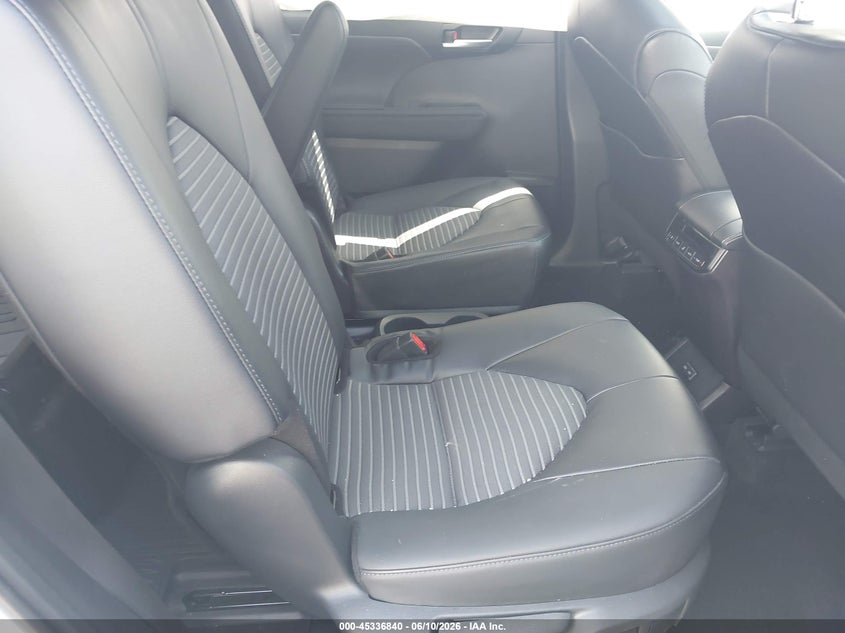 2024 TOYOTA HIGHLANDER auction photo 8