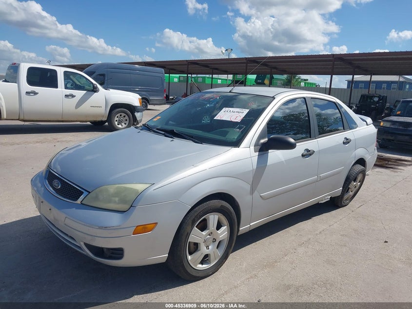 2005 FORD FOCUS auction photo 2