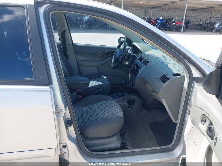 2005 FORD FOCUS auction photo 5