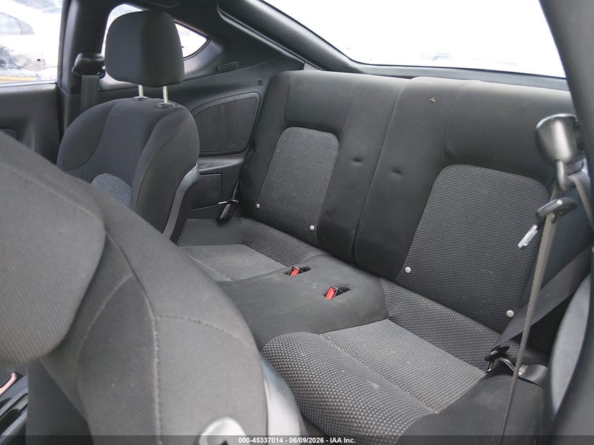 2004 Hyundai Tiburon VIN: KMHHM65DX4U107203 Lot: 45337014