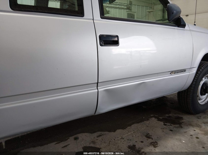 1994 Chevrolet Gmt-400 K2500 VIN: 2GCFK29H0R1229823 Lot: 45337216