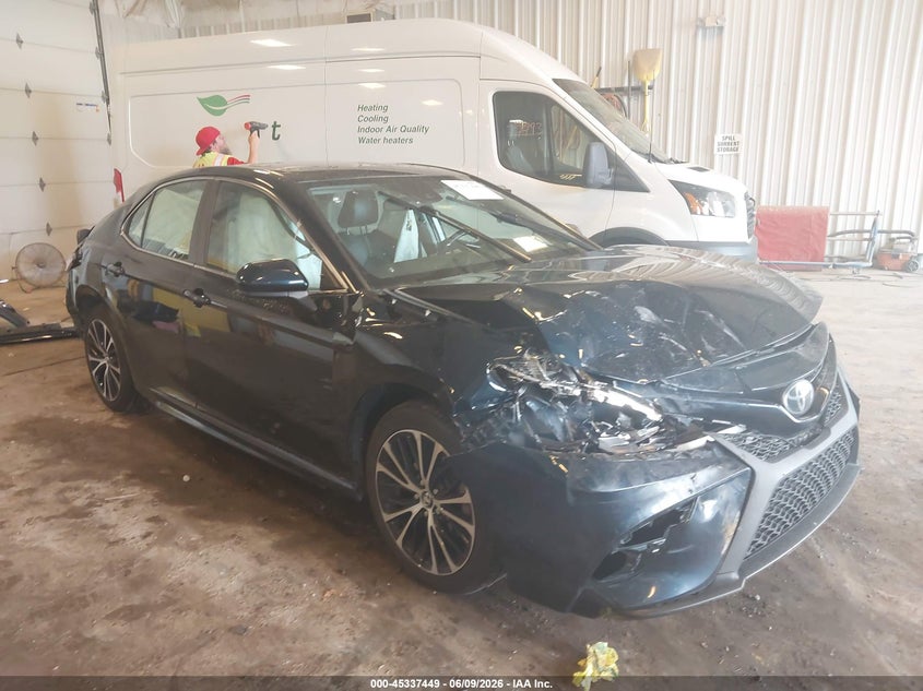 2020 TOYOTA CAMRY auction photo 1