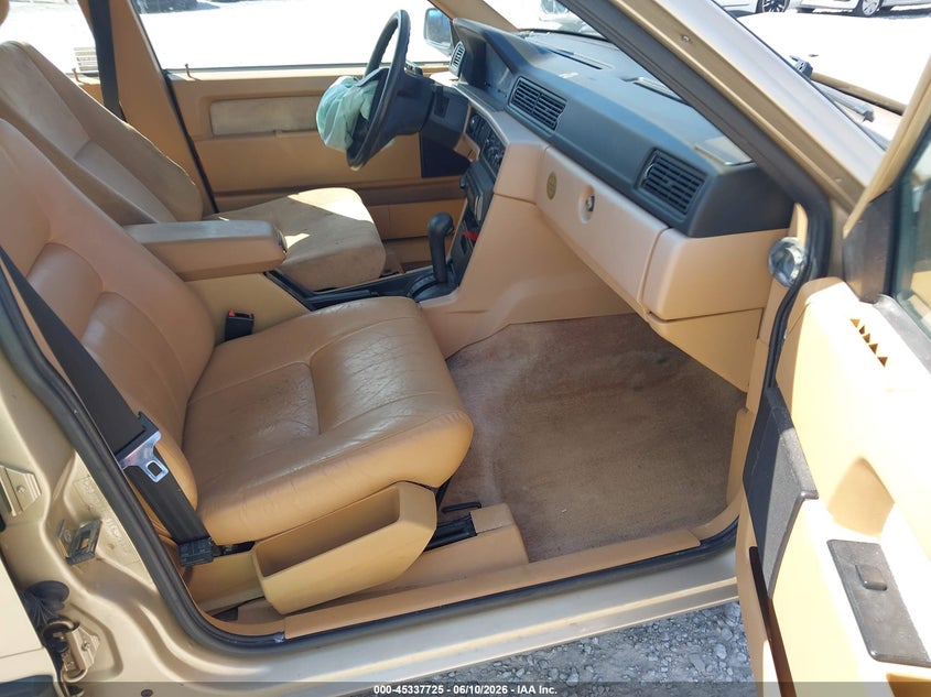 1993 VOLVO 940 auction photo 5
