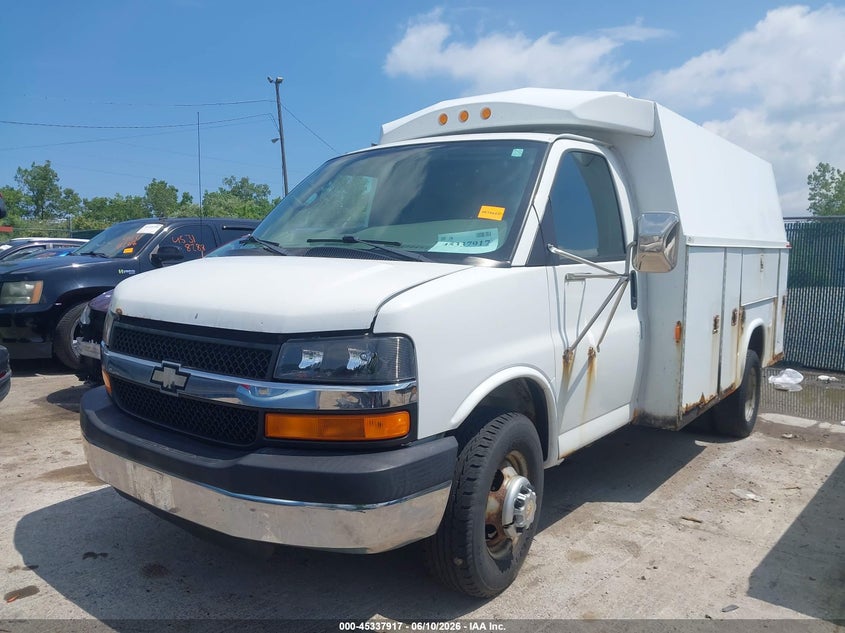 2004 Chevrolet Express Cutaway Base W/C7l/C7n 1GBJG31UX41238333 photo 1