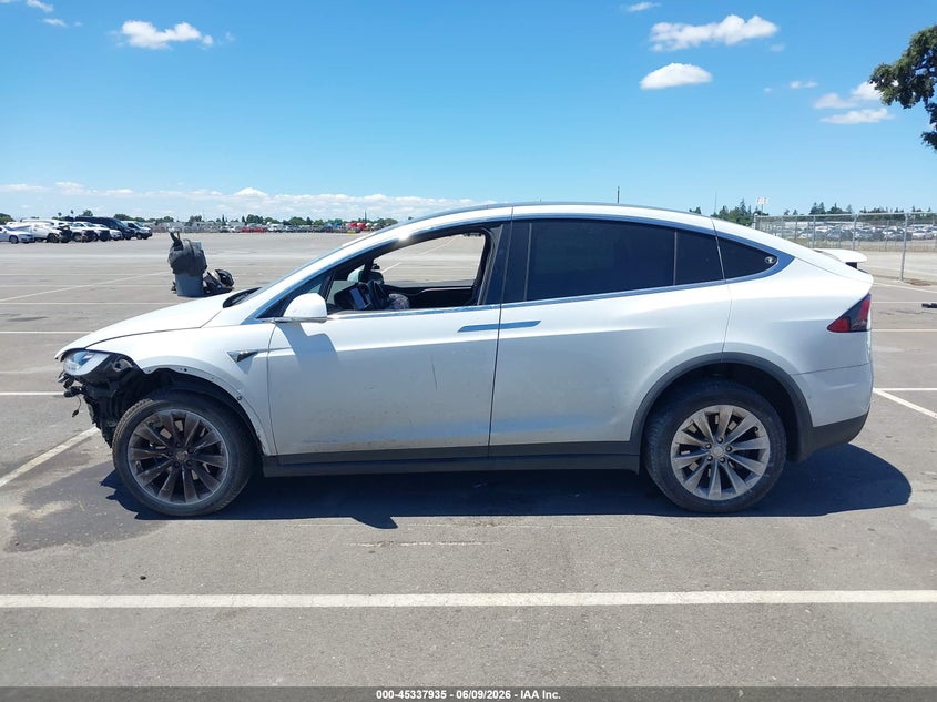 2018 Tesla Model X 100D/75D/P100D VIN: 5YJXCDE21JF128659 Lot: 45337935