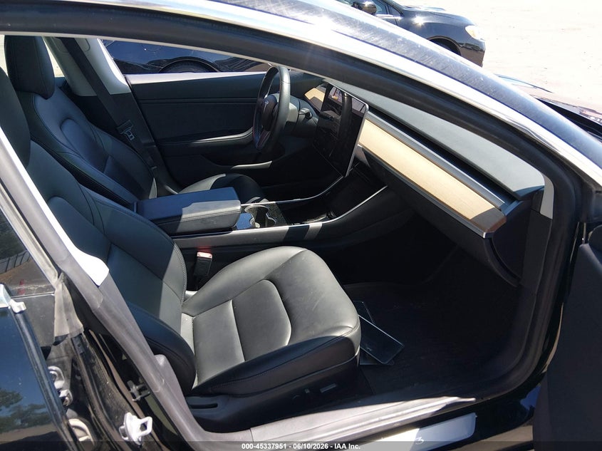 2019 TESLA MODEL 3 auction photo 5
