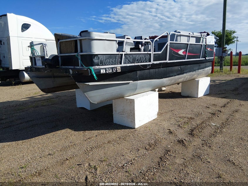 1989 LOWE PONTOON auction photo 2