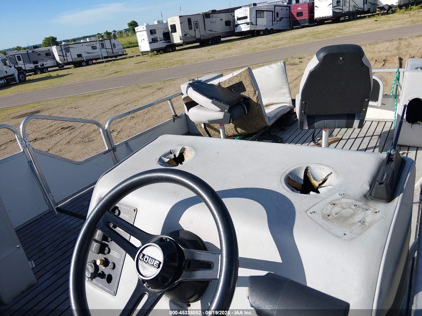 1989 LOWE PONTOON auction photo 7