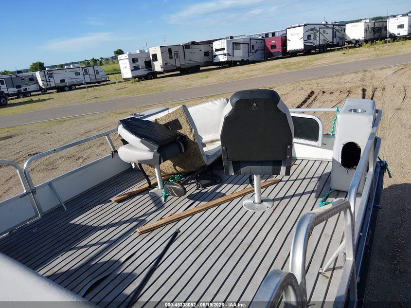 1989 LOWE PONTOON auction photo 8