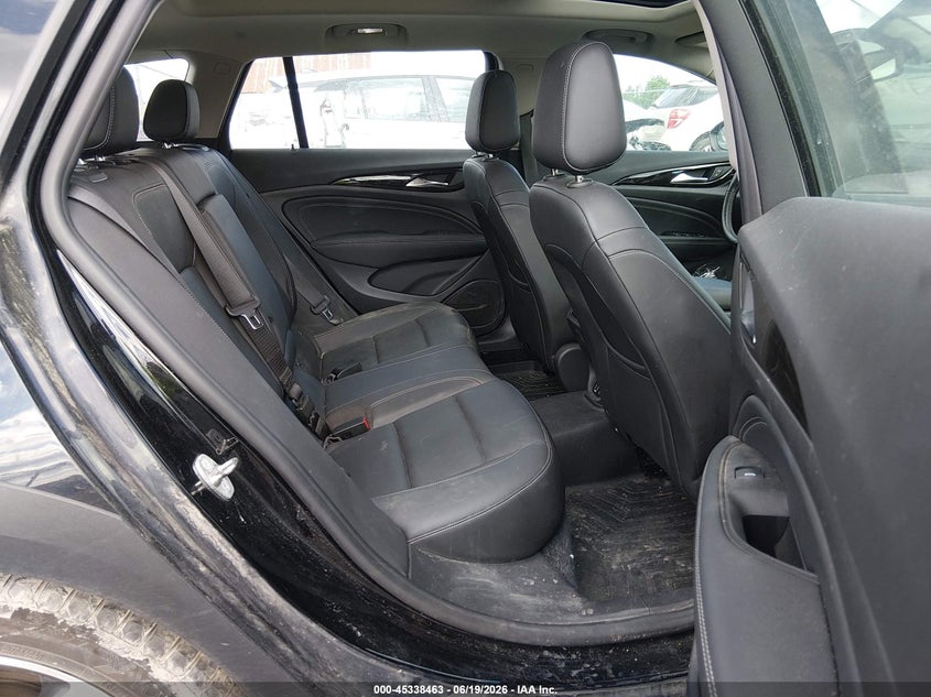 2018 Buick Regal Tourx Essence VIN: W04GV8SX3J1107543 Lot: 45338463