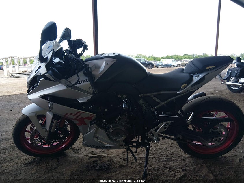 2024 Suzuki Gsx800 F VIN: JS1EM13B3R7100668 Lot: 45338749