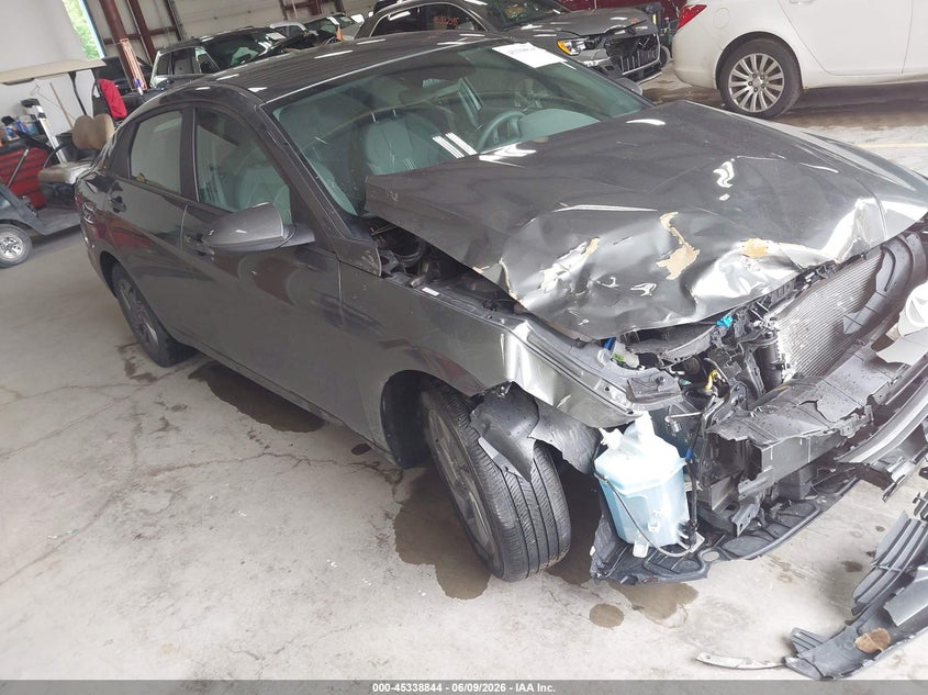 2024 HYUNDAI ELANTRA HYBRID auction photo 1