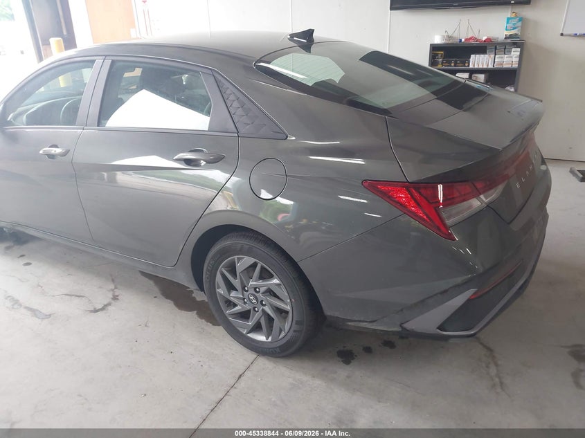 2024 HYUNDAI ELANTRA HYBRID auction photo 3