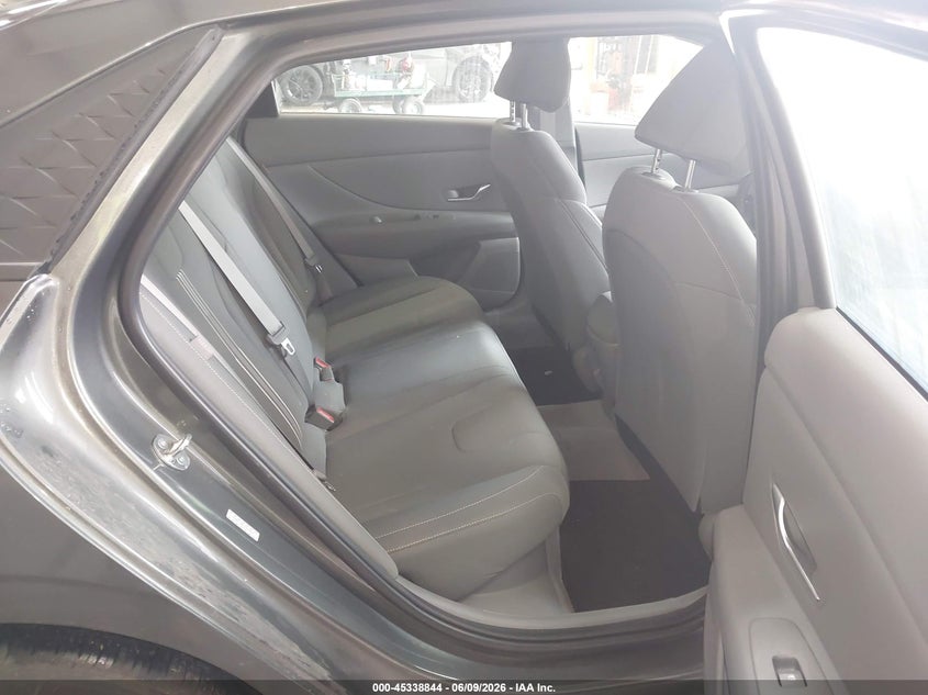 2024 HYUNDAI ELANTRA HYBRID auction photo 8