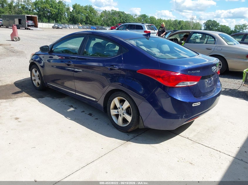 2013 HYUNDAI ELANTRA auction photo 3