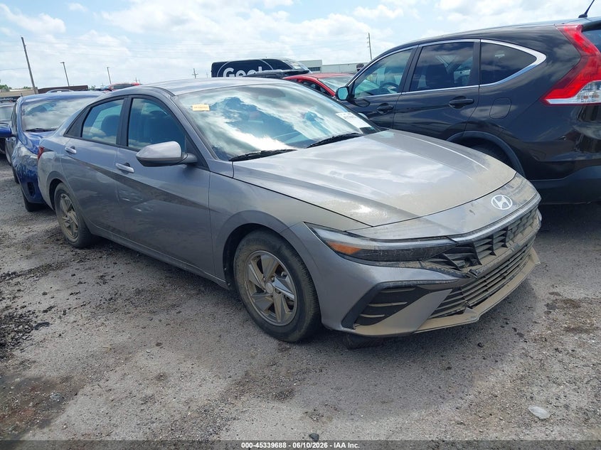 2024 HYUNDAI ELANTRA auction photo 1
