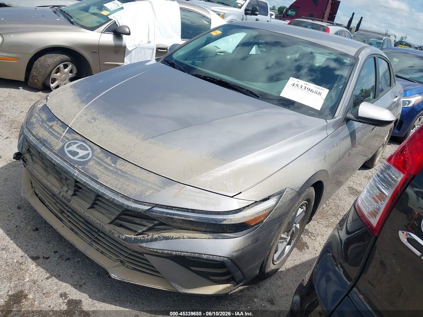 2024 HYUNDAI ELANTRA auction photo 2