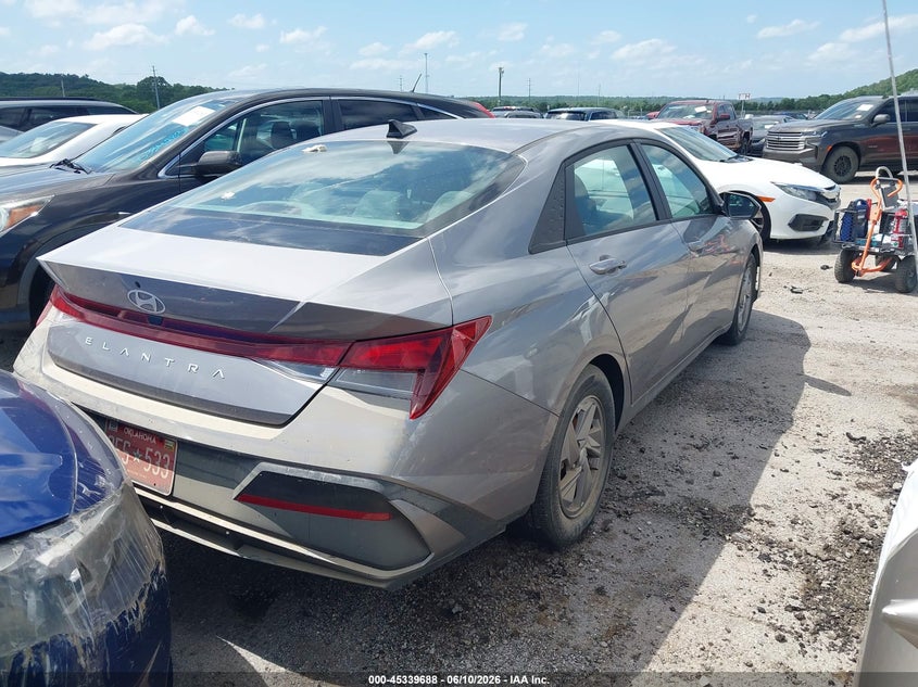 2024 HYUNDAI ELANTRA auction photo 4