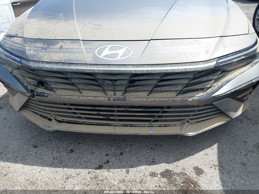 2024 HYUNDAI ELANTRA auction photo 6