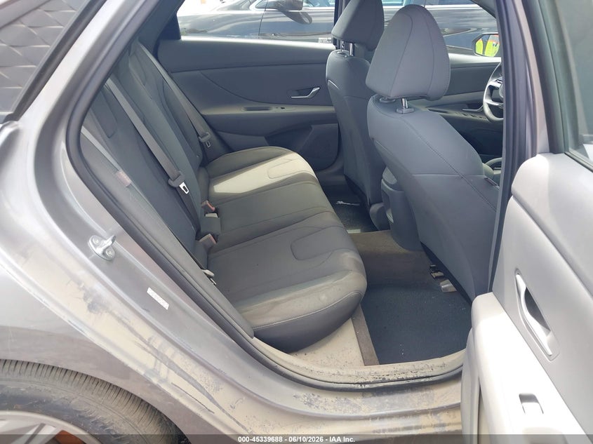 2024 HYUNDAI ELANTRA auction photo 8
