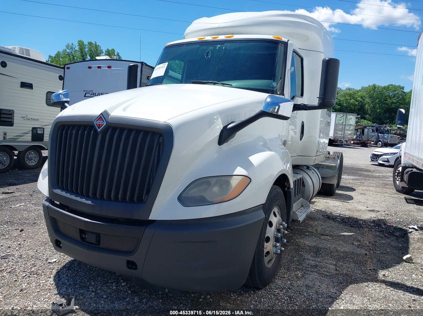 2020 INTERNATIONAL LT auction photo 2