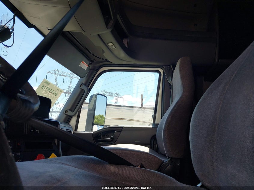 2020 INTERNATIONAL LT auction photo 7
