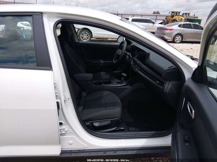VIN 3KPFT4DEXTE315222 2026 KIA K4 LX