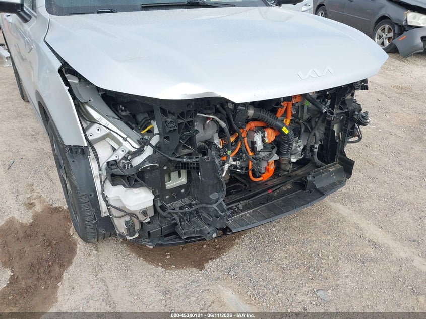 2025 KIA SORENTO HYBRID auction photo 6