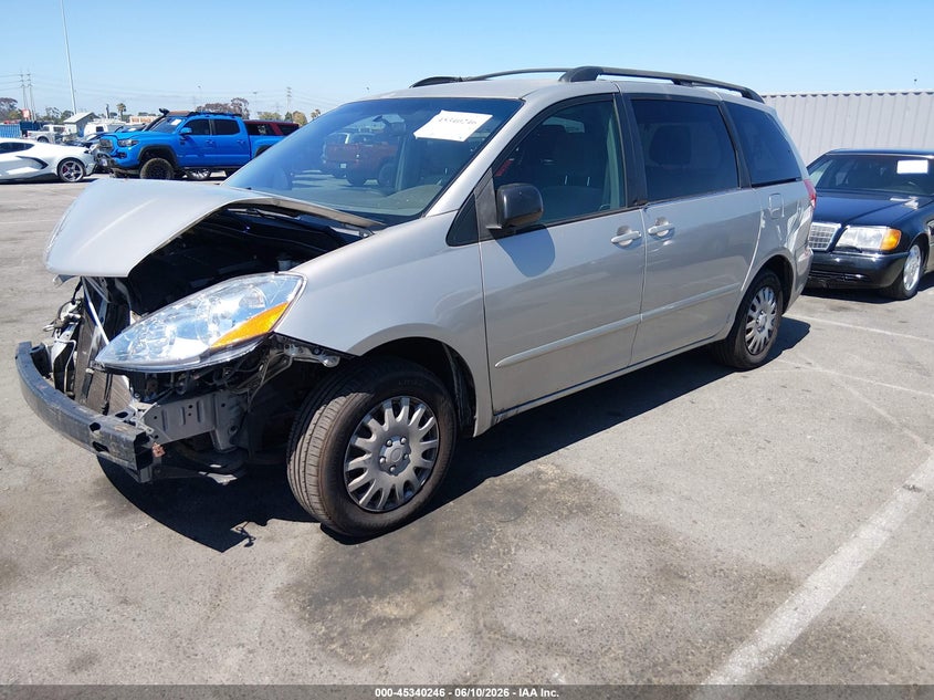 2010 Toyota Sienna Le 5TDKK4CC2AS304171 photo 1