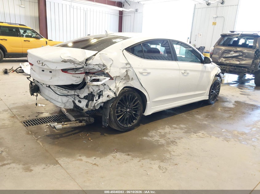 2017 HYUNDAI ELANTRA auction photo 4