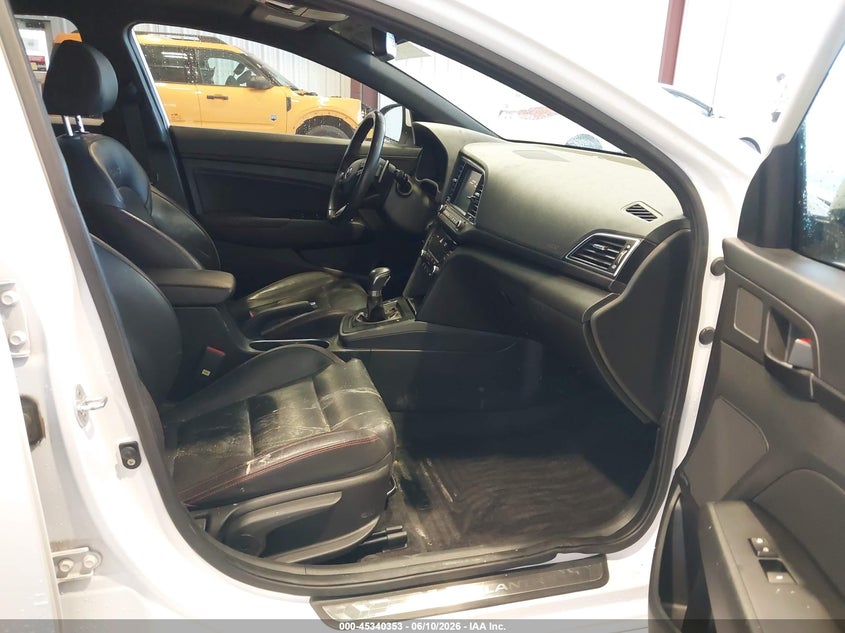 2017 HYUNDAI ELANTRA auction photo 5