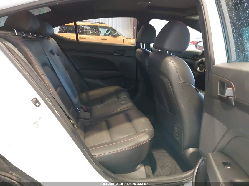 2017 HYUNDAI ELANTRA auction photo 8