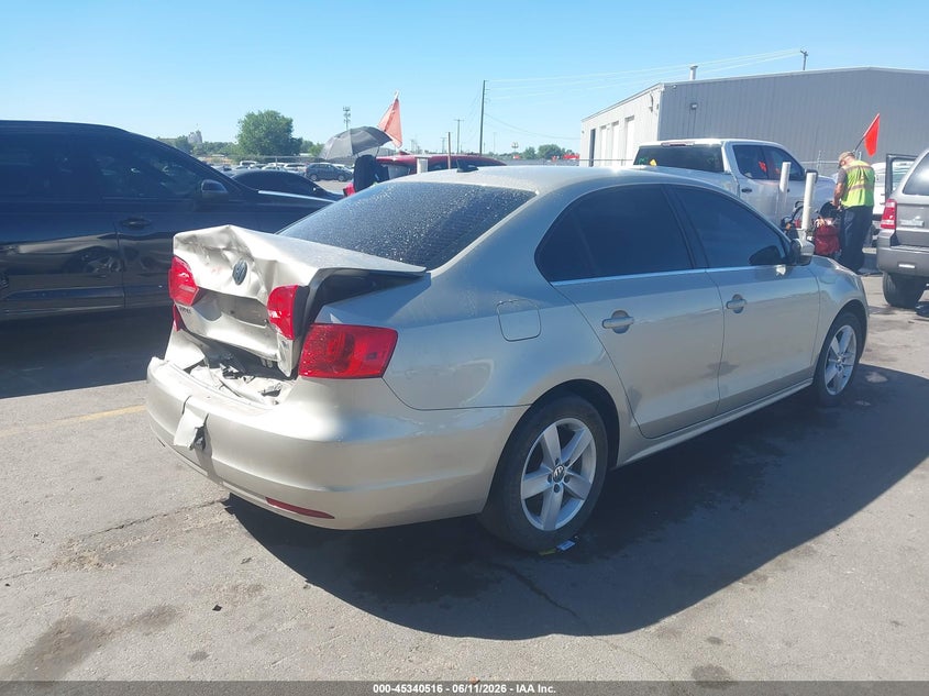 2014 VOLKSWAGEN JETTA auction photo 4