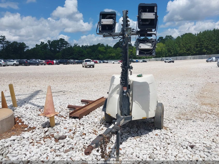 7FSBL1013KB618627 2019 Generac Magnum Light Tower photo 1