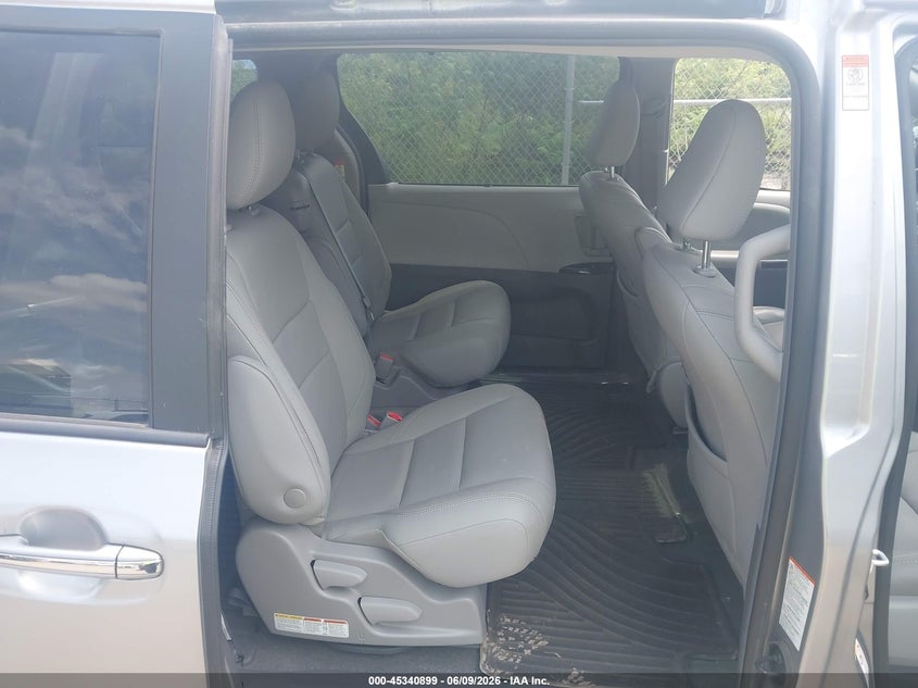 VIN 5TDYZ3DC4JS947670 2018 TOYOTA SIENNA XLE 8 PASSENGER