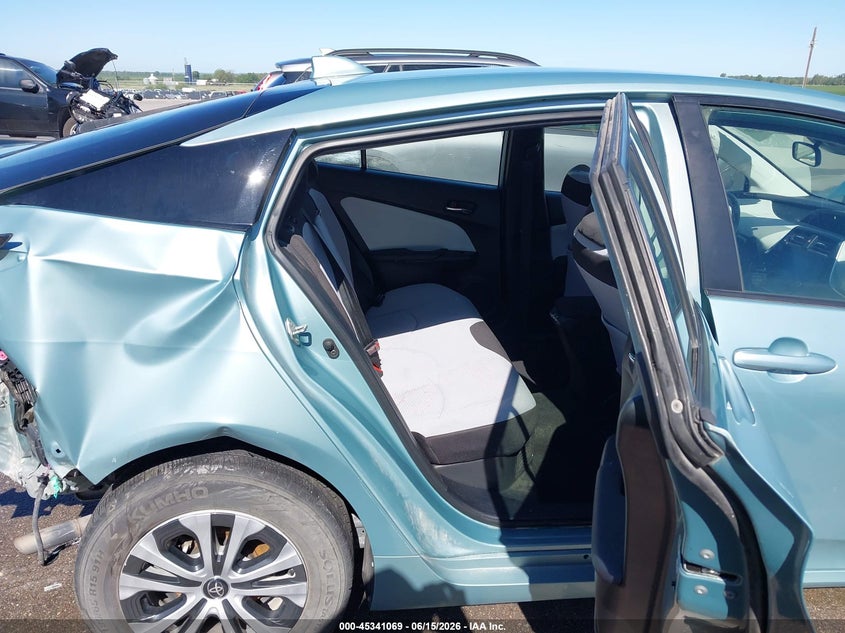 2021 TOYOTA PRIUS auction photo 8