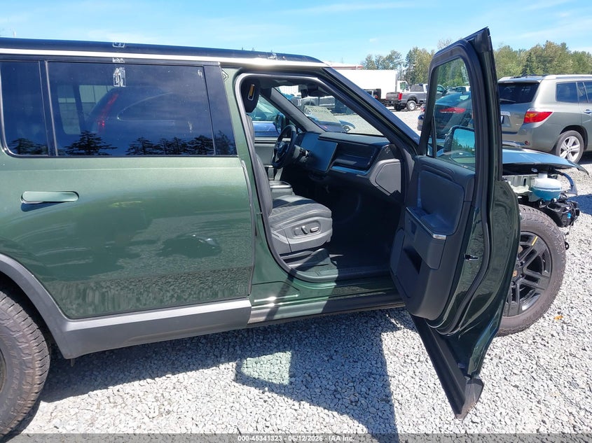 2025 RIVIAN R1S auction photo 5