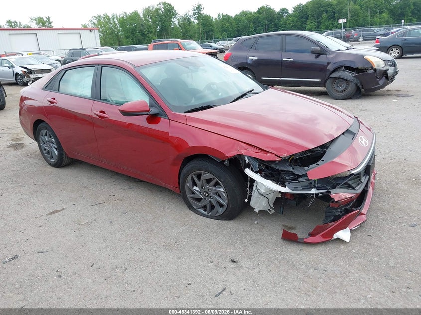 2024 HYUNDAI ELANTRA auction photo 1