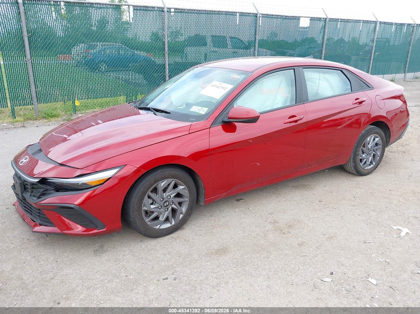 2024 HYUNDAI ELANTRA auction photo 2