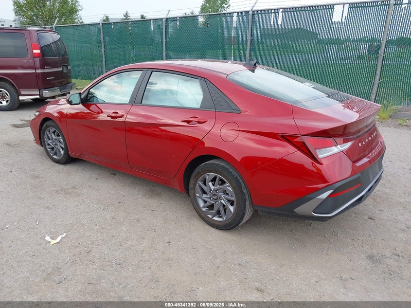 2024 HYUNDAI ELANTRA auction photo 3