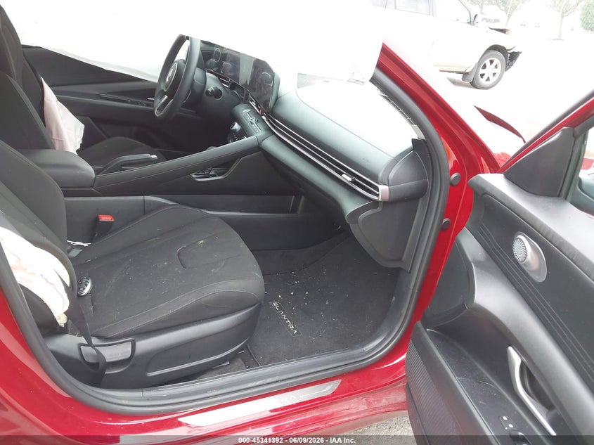 2024 HYUNDAI ELANTRA auction photo 5