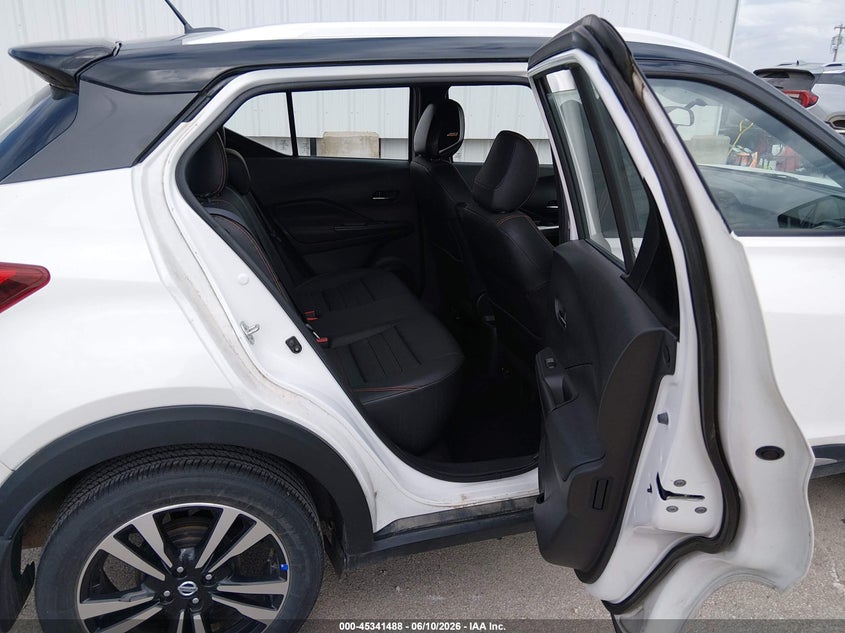 VIN 3N1CP5CUXKL506352 2019 NISSAN KICKS SR