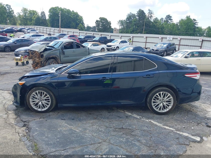 TOYOTA CAMRY - zdjęcie 14