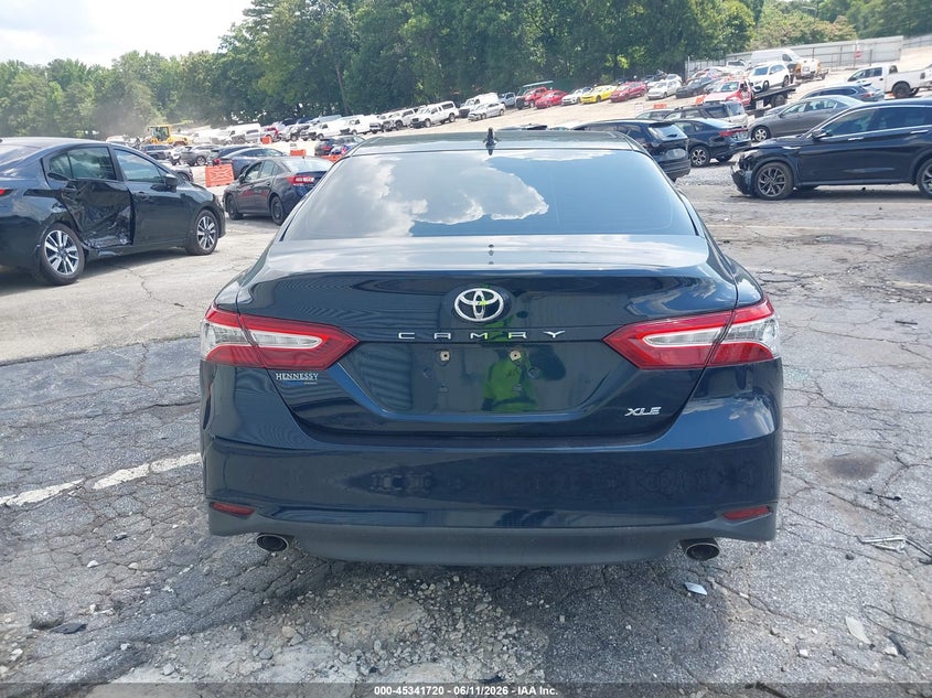 TOYOTA CAMRY - zdjęcie 16