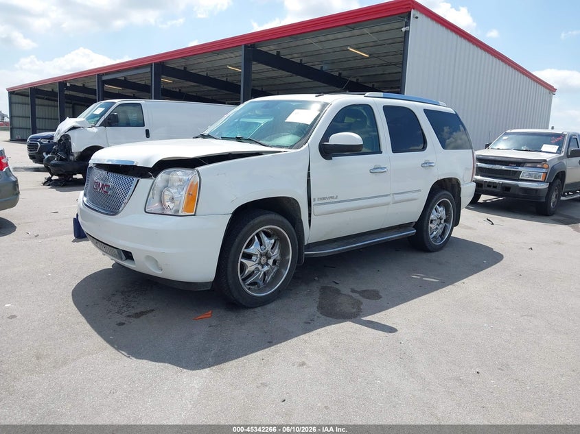 2007 GMC YUKON DENALI auction photo 2