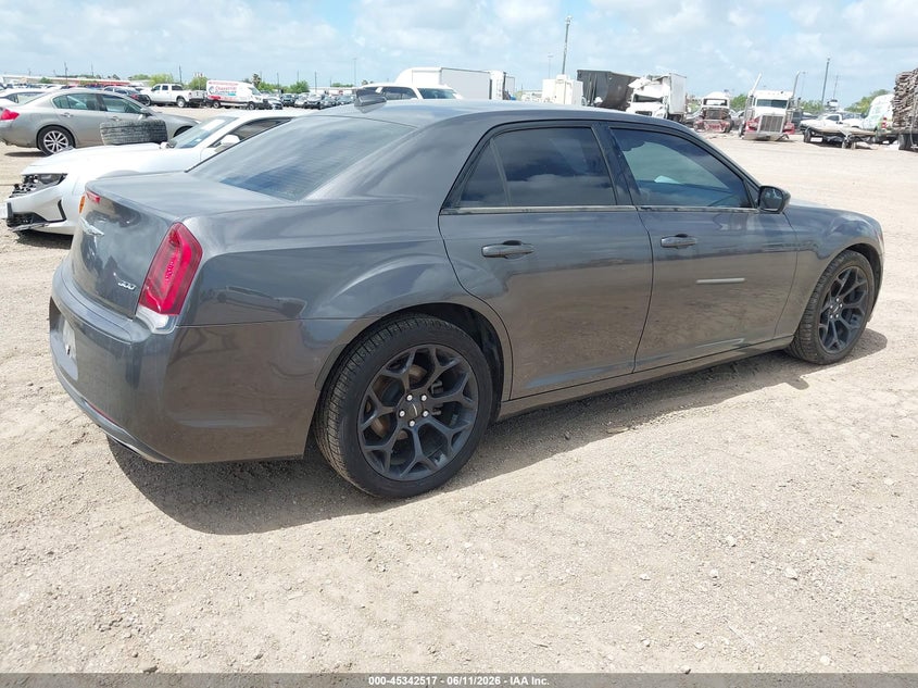 2019 CHRYSLER 300 auction photo 4