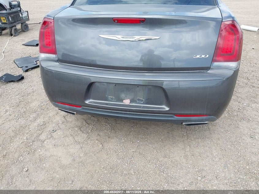 2019 CHRYSLER 300 auction photo 6