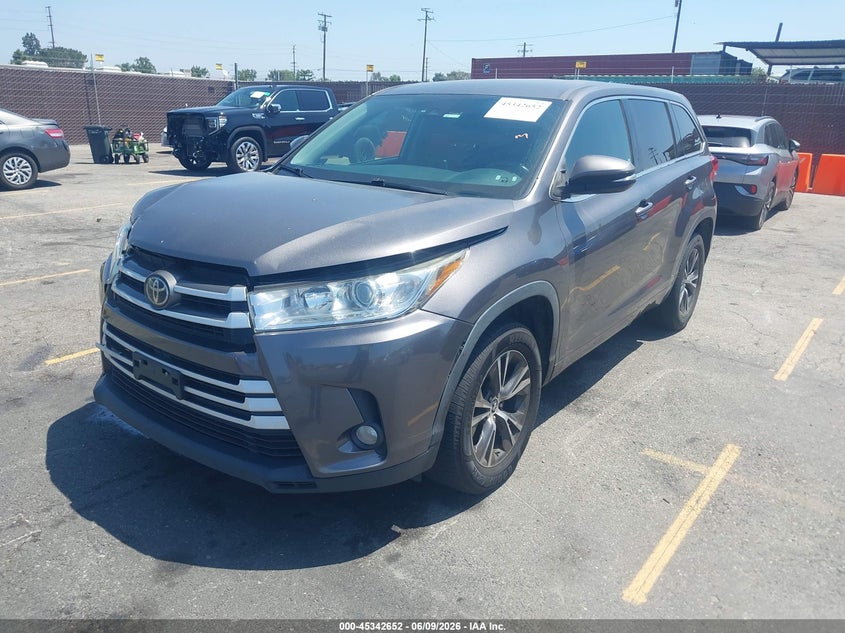 Vin: 5tdzzrfh7js251742, lot: 45840588, toyota highlander le plus 20182