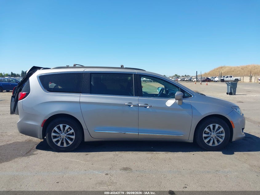 2017 Chrysler Pacifica Touring-L VIN: 2C4RC1BG3HR540541 Lot: 45342779